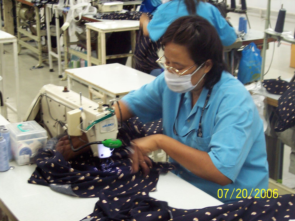 Woman sewnig at a sewing machine