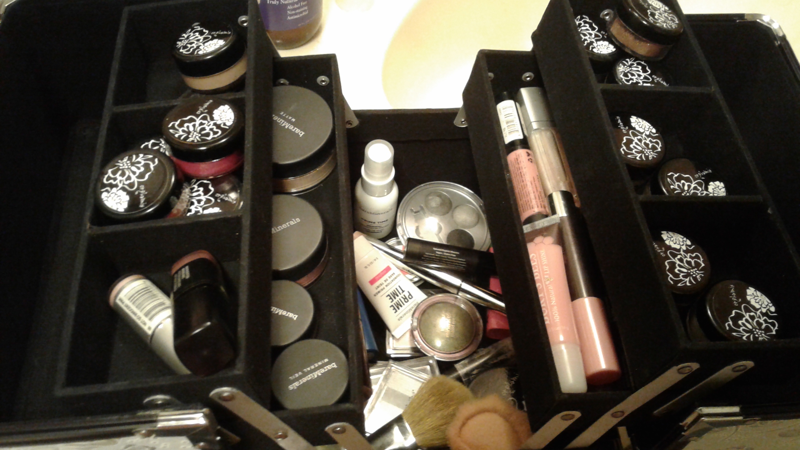 Make-up in a kaboodle