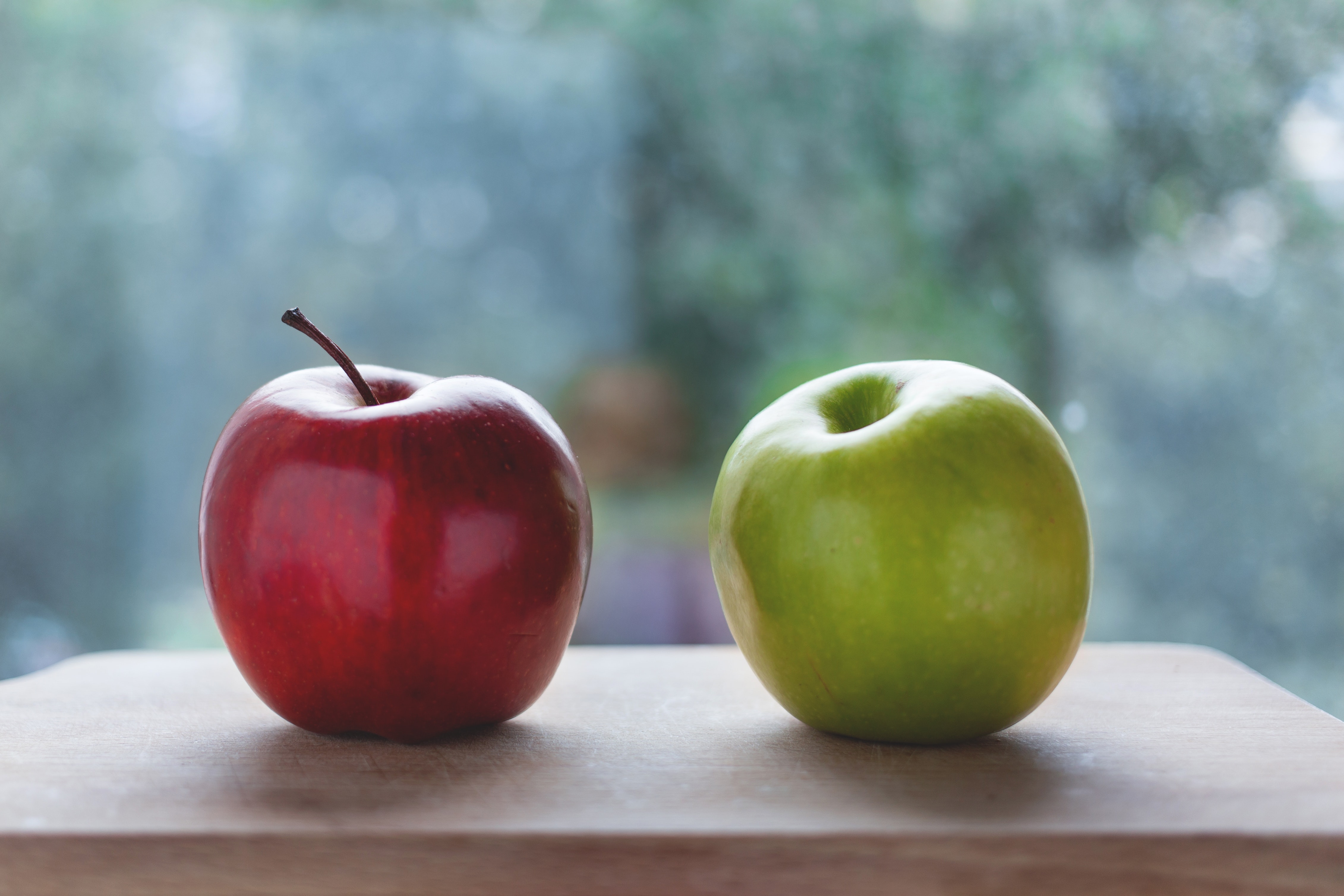 Red apple and green apple
