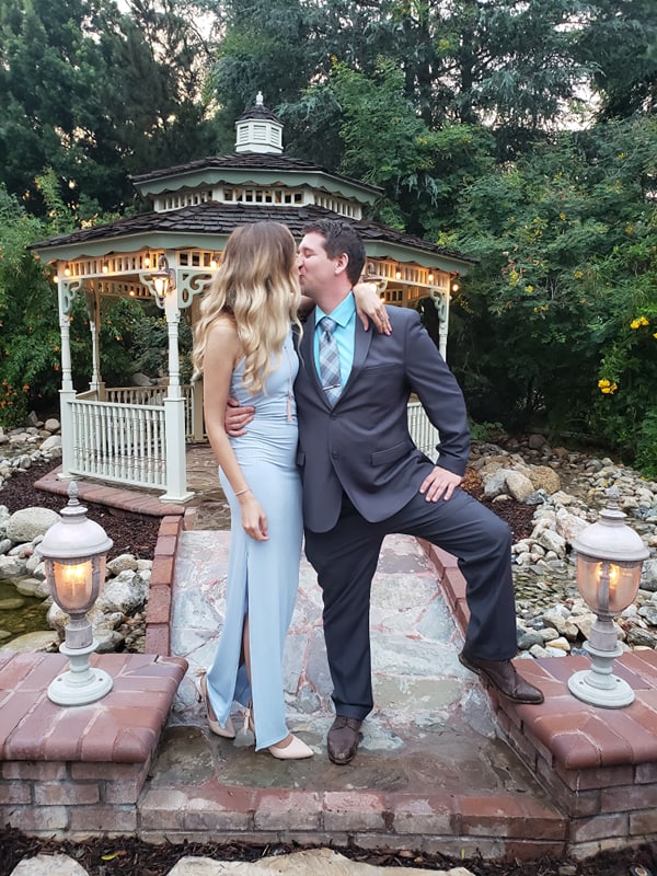 Yuliya and Raul Montes kissing